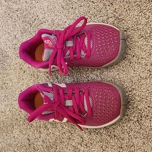 VGUC new balance tennis court shoes